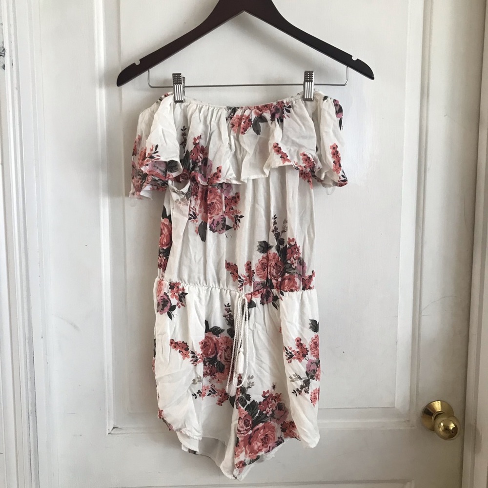 ❌SOLD❌ White Floral Off Shoulder Romper